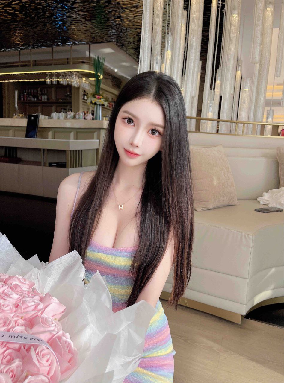 广州外围04年清纯白开水 软萌校园甜妹