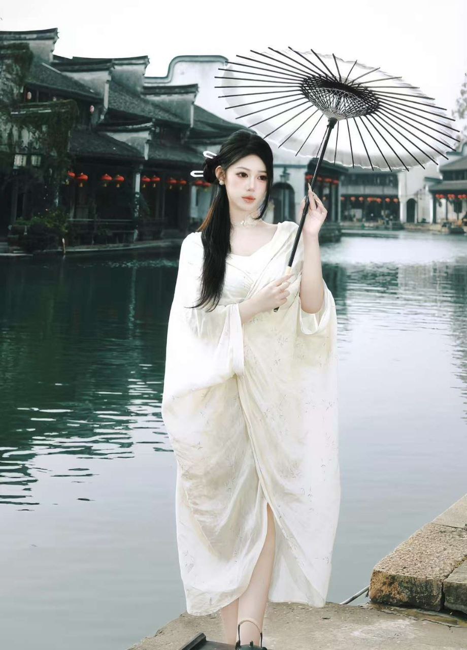 上海外围 05年网红兼职 雪白皮超嫩肤三点粉