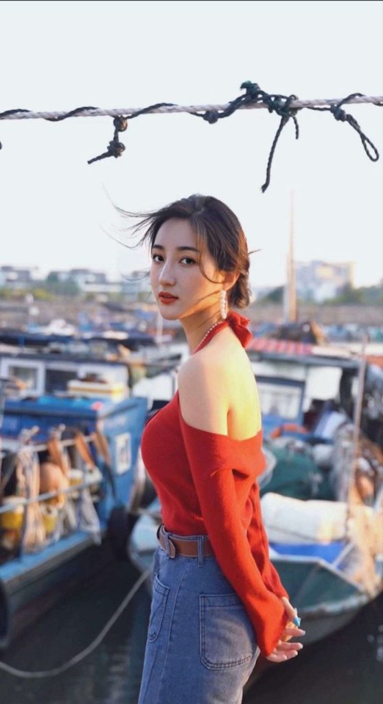 厦门外围 东航空姐兼职 171/D身材完美制服齐全