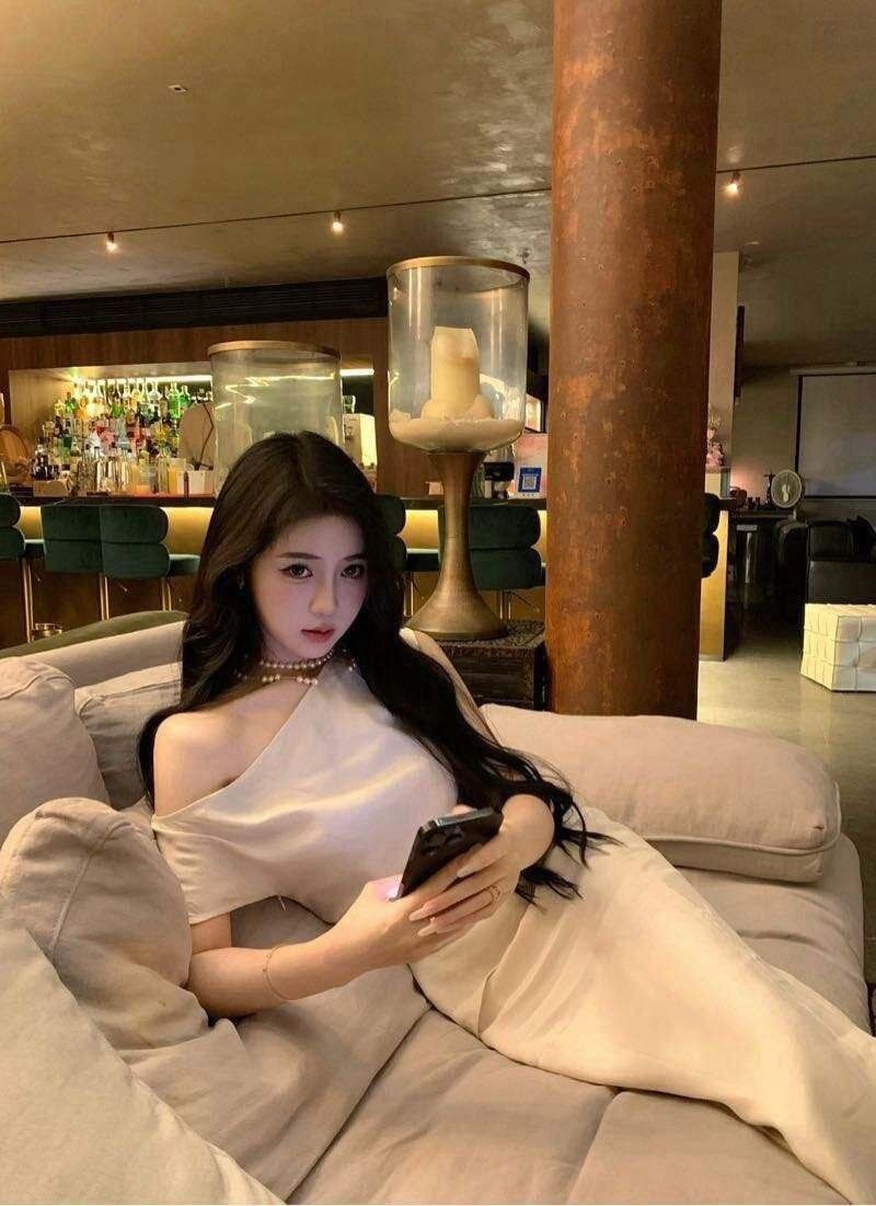 广州外围 04年顶级嫩模 白净大长腿