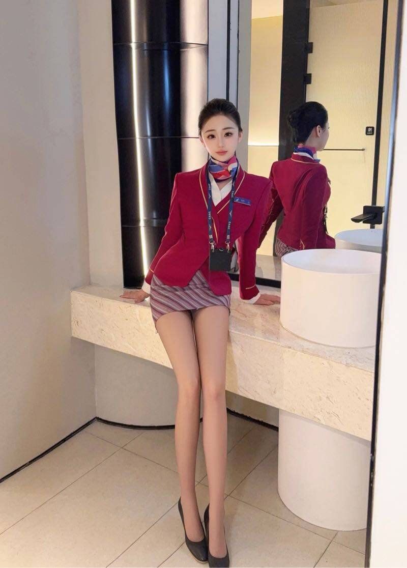广州外围 178南航空姐糖糖 笔直长腿蜜桃臀身材超赞