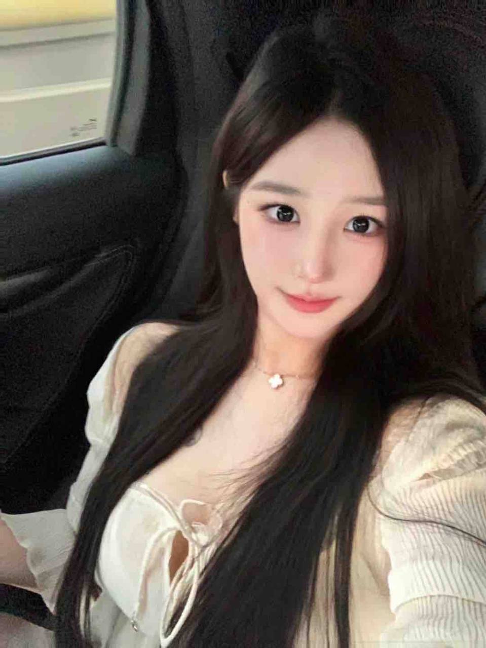 苏州外围 04年美院在校生兼职 打扮洋气不风尘 极品苏州女友fell