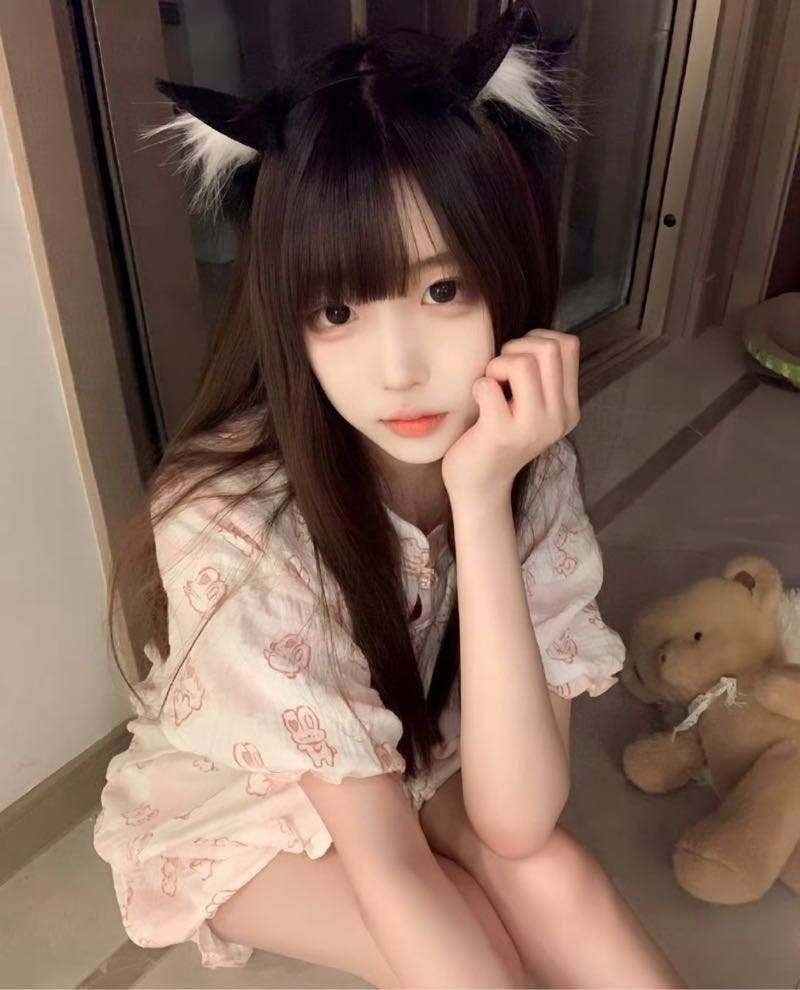 重庆外围刚破处身高168真实05年皮肤雪白纯欲小甜妹萝莉兼职