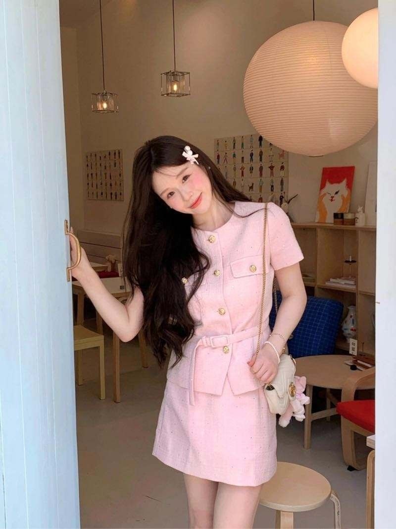 天津外围真实02年身高166胸C常年瑜伽健身身体柔软三点粉嫩女友感