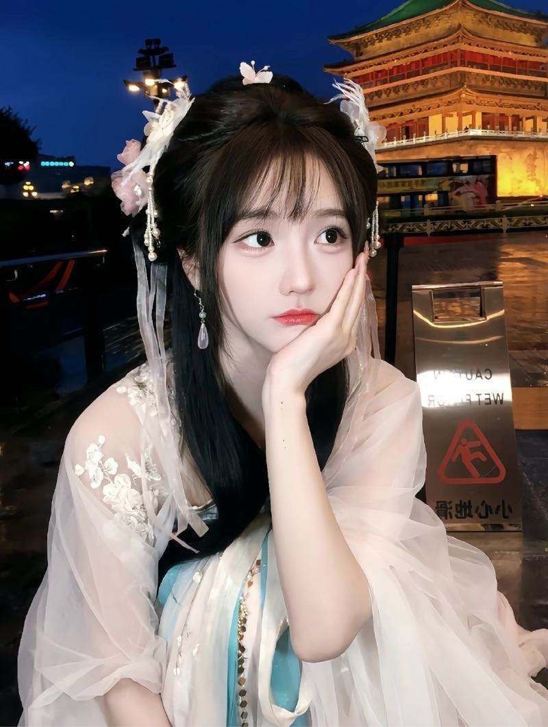 海口外围 🦜质量 纯天然妈生脸 全身皮肤白皙光滑 吹弹可破 可素颜 无风尘味 完美身材比例腿细长直 极易敏感多汁 三点粉 紧致会夹 可甜可御 性格好 乖巧听话