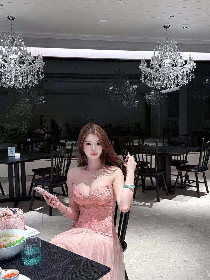 呼和浩特外围蜂腰翘臀肤白貌美抖臀纯天然大胸妩媚火辣女人味十足性欲强主动索要可潮喷