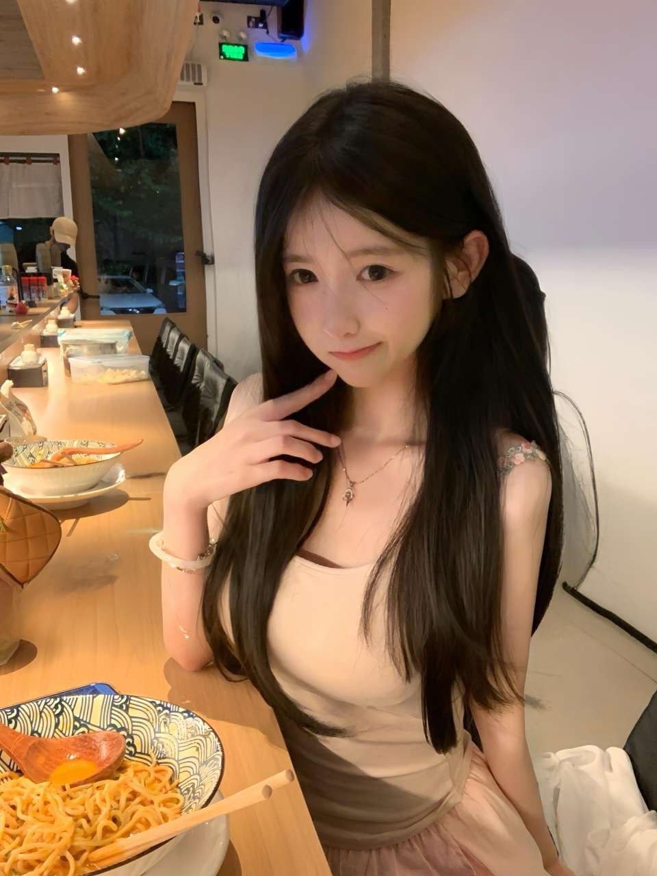 南京外围学生妹 168/69 天然A 少女 兼职 热情